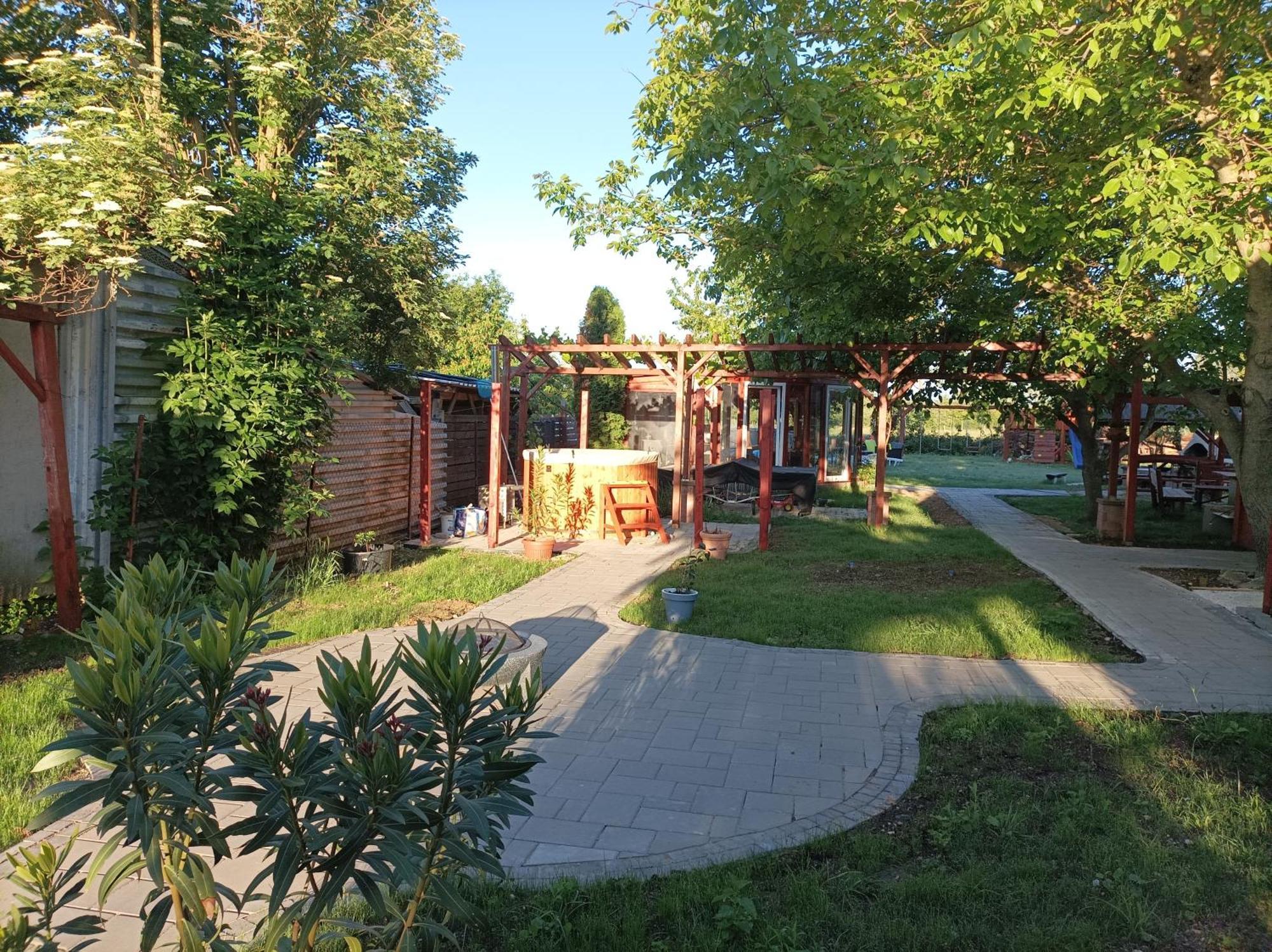 מלון Robitel Wellness Vendeghaz Veszprem-Gyulafiratot מראה חיצוני תמונה